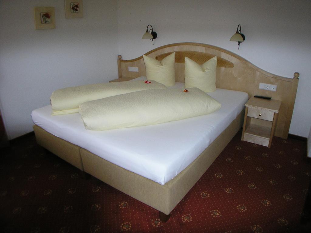 Hotel-Garni Weidacherhof Leutasch Zimmer foto